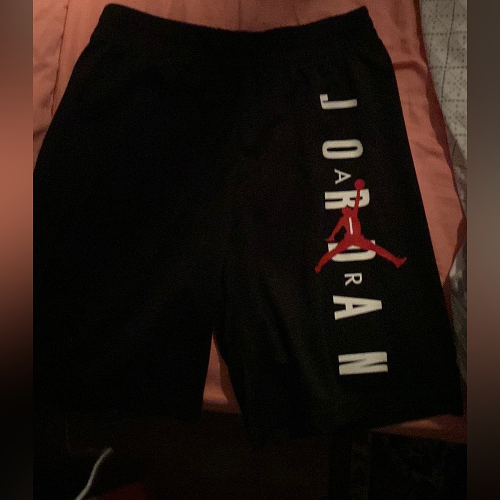 Black short jordan